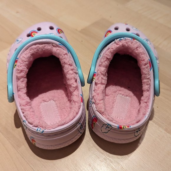 Adorable Pink Crocs for Kids with Rainbow Accents - Size 7 - Picture 3 of 4
